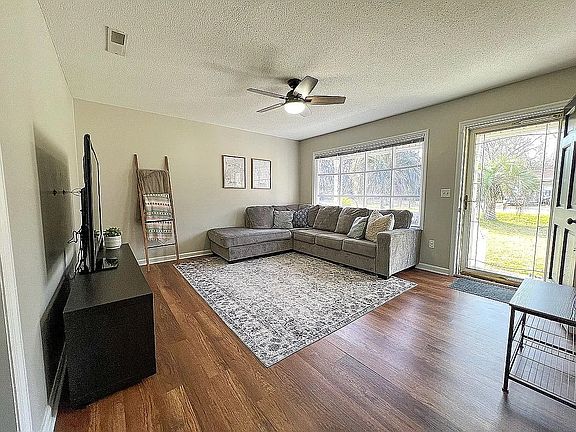 3rd image of 1237 Redeemer Dr