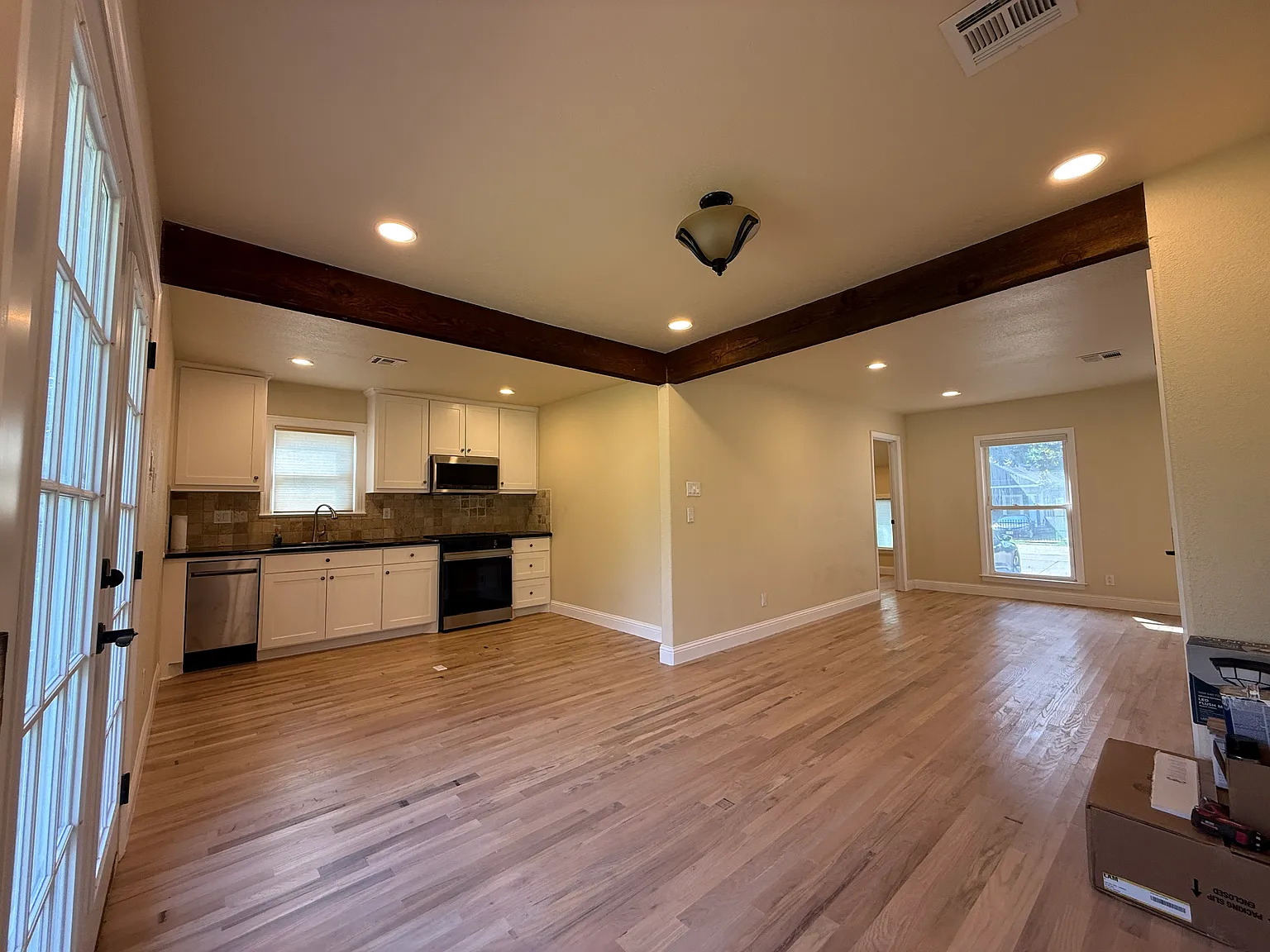 3 bed, 1305 sqft, $2,850 — Photo 3
