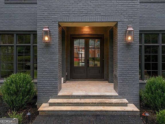 2nd image of 1035 Oxford Rd NE
