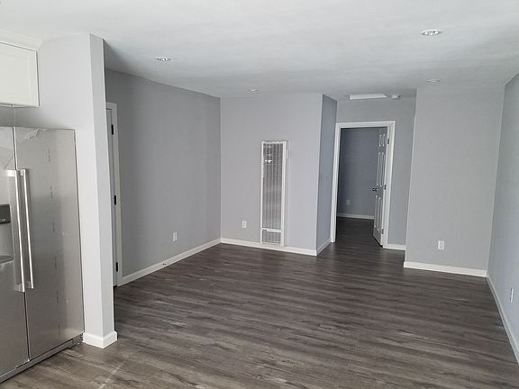 5th image of 900 E 103rd St