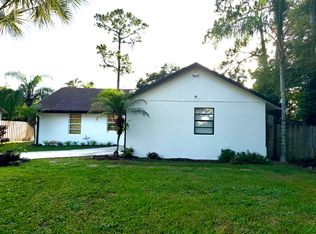 7723 Hilltop Dr, Lake Worth, FL 33463