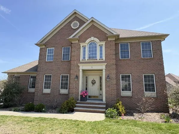 31 Millers Brook Dr, Cumberland, RI 02864