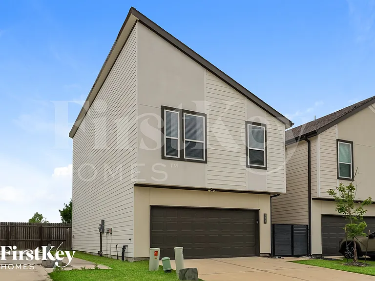 373 N Centro Cir — Photo 2