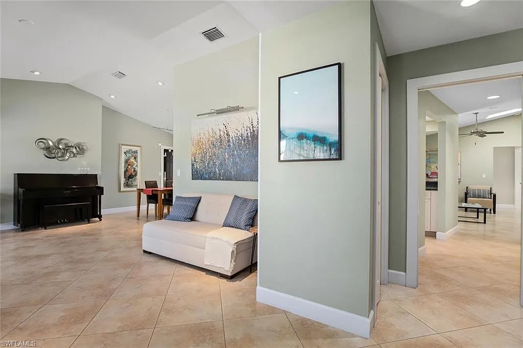 3 bed, 2.0 bath, 2039 sqft, $8,500 — Photo 2