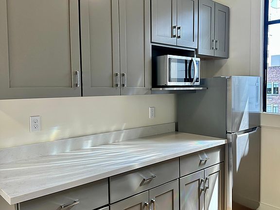 5th image of 1355 Pine St APT 10