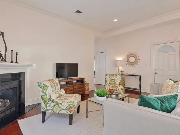 210 Summer St Unit 2, Somerville, MA 02143