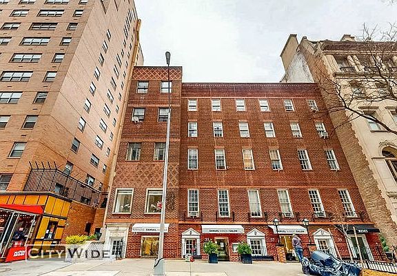 4th image of 37 E 65th St #3D