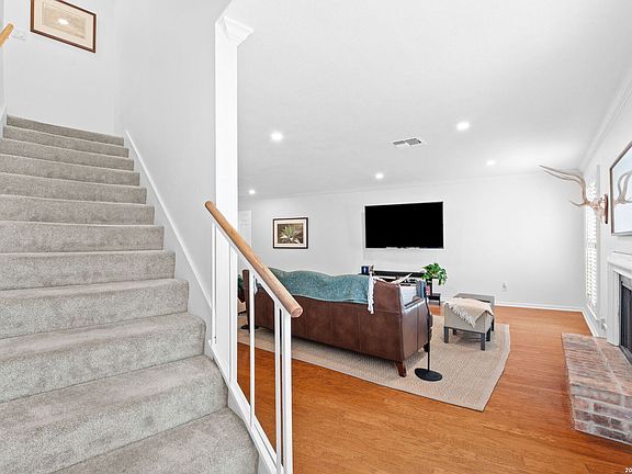 3rd image of 201 ELLWOOD ST #211