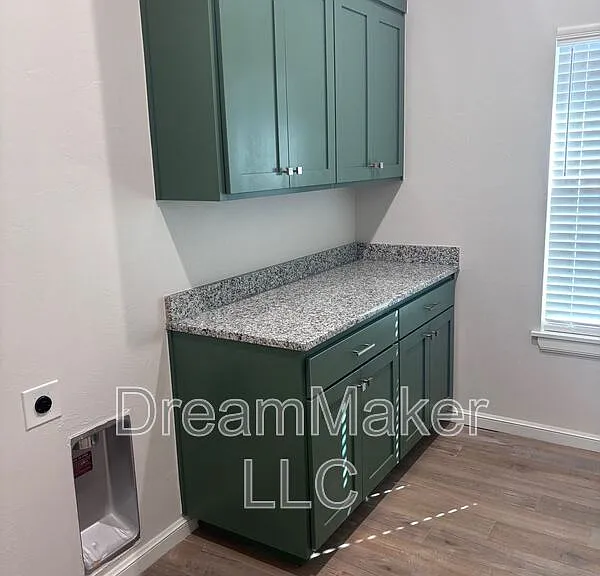 1902 Hollow Crest Ct — Photo 9