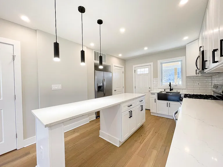 1267 Emerson St NE — Photo 7