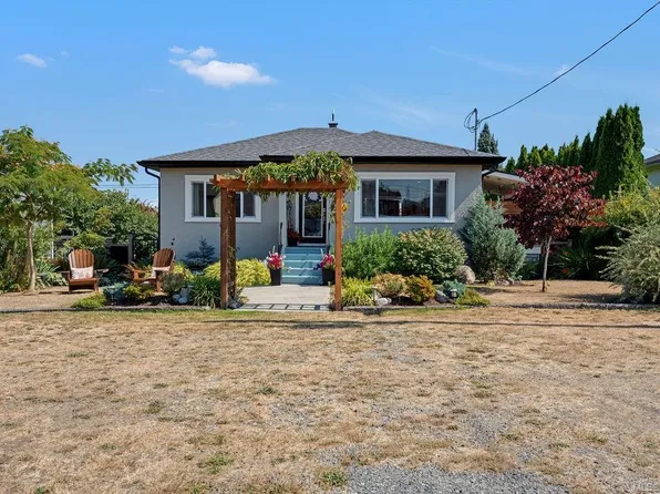 417 White St, Ladysmith, BC V9G 1T4