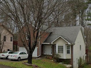 2880 Trotters Pointe Dr, Snellville, GA 30039