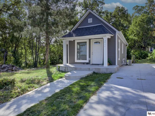 3711 Seward St, Omaha, NE 68111