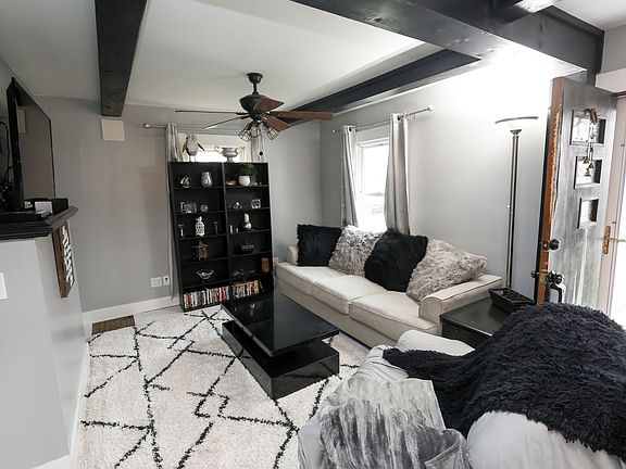 5th image of 2656 Redwood Ave