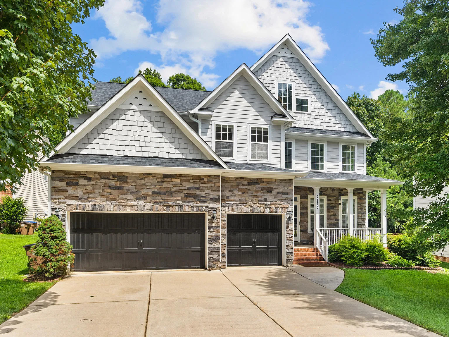 5 bed, 4.0 bath, 4242 sqft, $3,000 — Photo 4