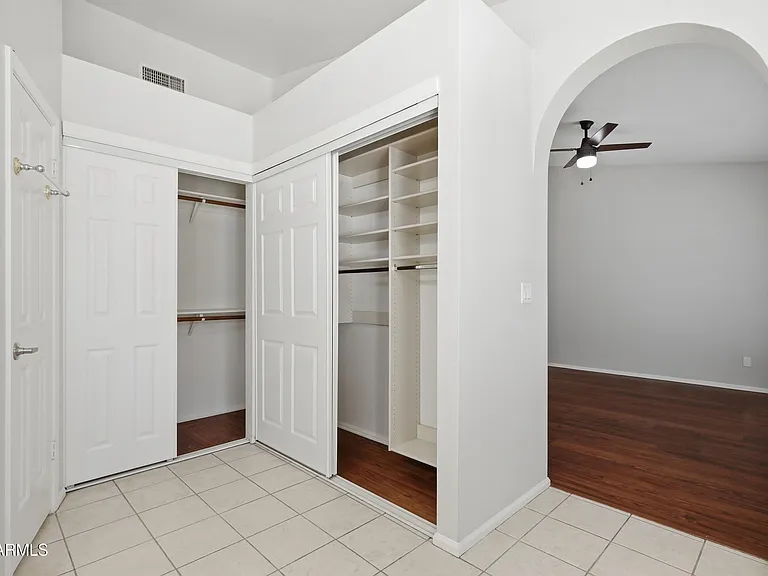 225 W Vera Ln — Photo 15