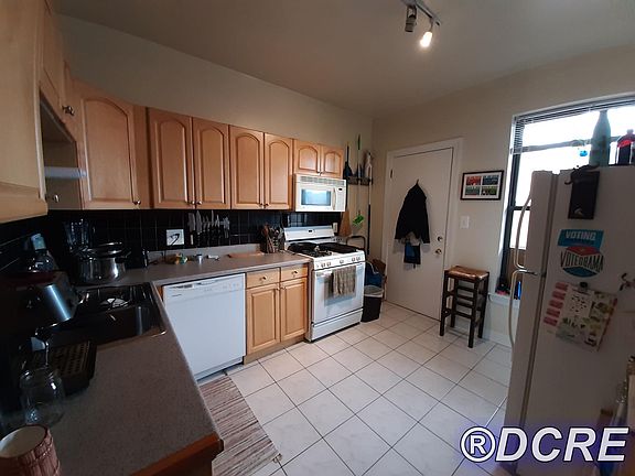 5th image of 3949 N Ashland Ave