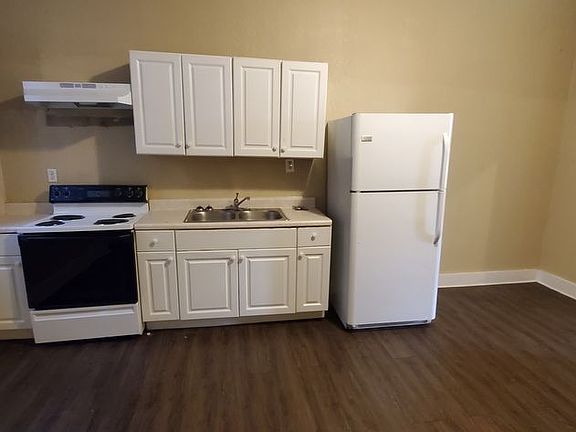3rd image of 423 N Warman Ave