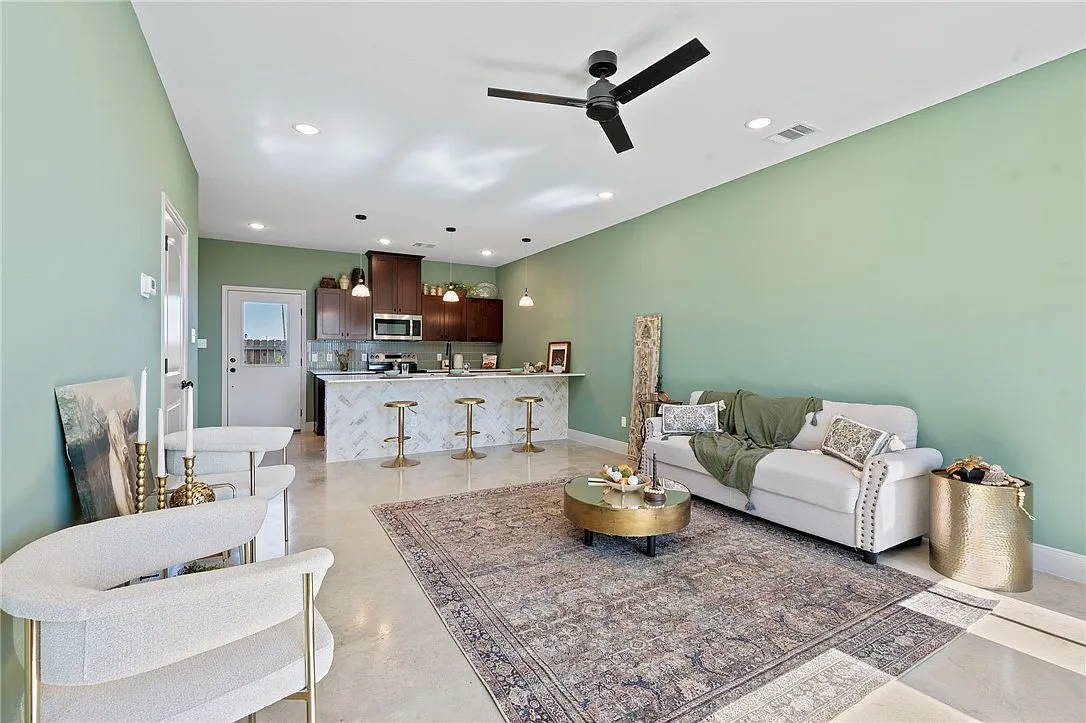 2 bed, 2.5 bath, 1204 sqft, $1,700 — Photo 4