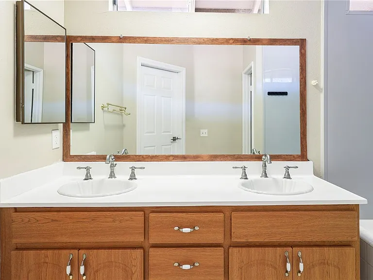 23205 Azela Cir — Photo 31