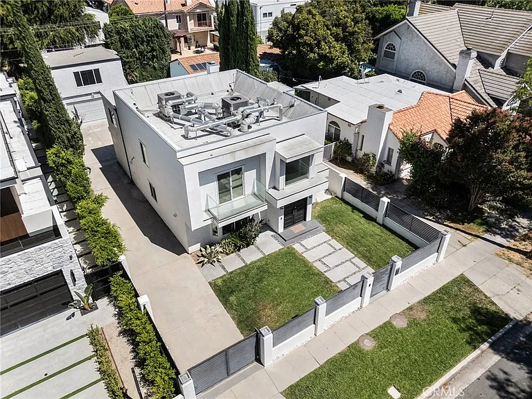 4630 Cedros Ave — Photo 4