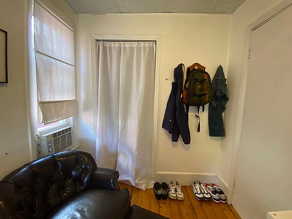 3rd image of 496 Sumner St #3
