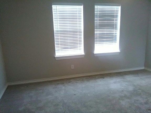 4th image of 2114 Pecan Hollow Dr