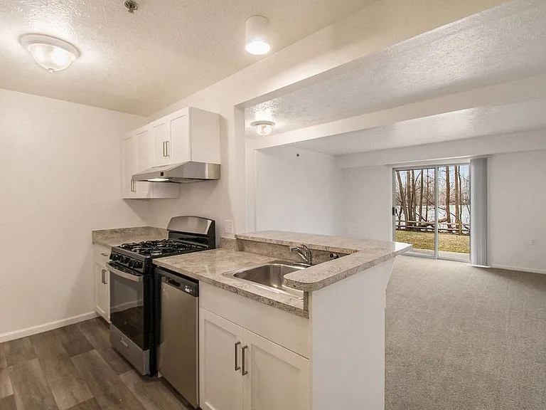 Canal 2 Apartments — Photo 27