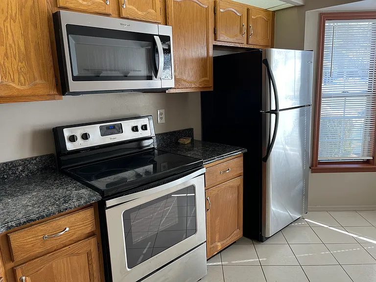 Kitchen - Stainlesstill appliances