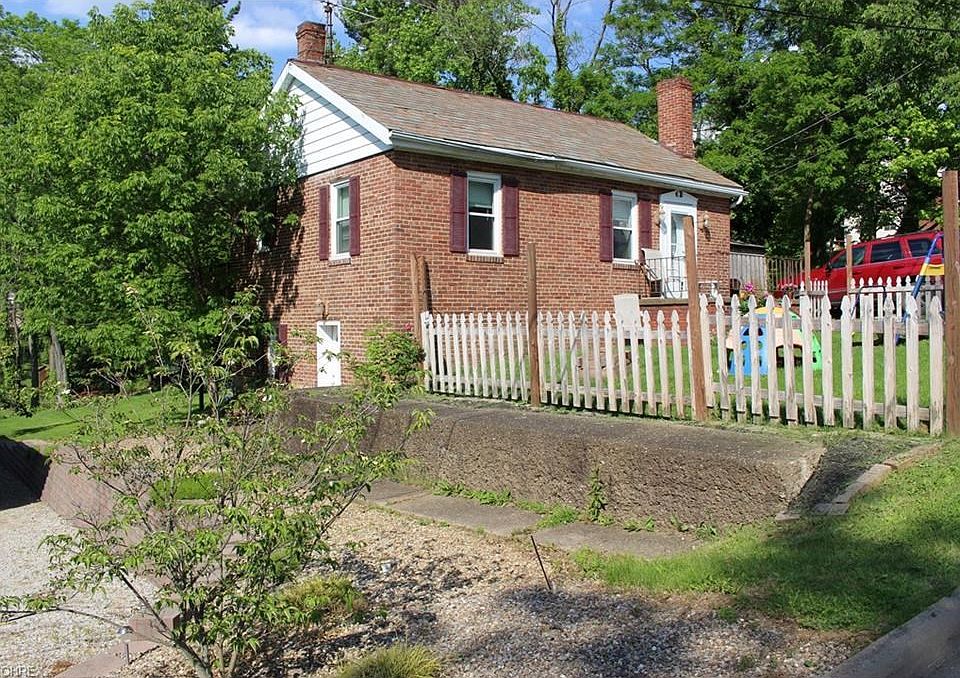 1st image of 216 Beaver St