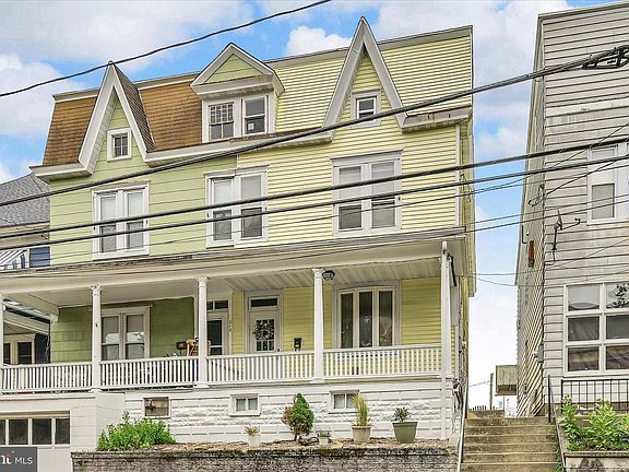 3rd image of 210 N Warren St