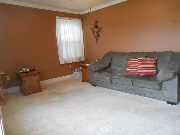 2nd image of 1056 Horse Mountain Rd