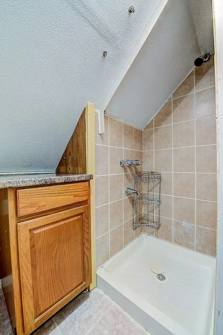 3 bed, 3.5 bath, 1420 sqft, $1,990 — Photo 3