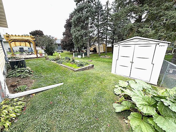 5th image of 220 3rd Ave NE
