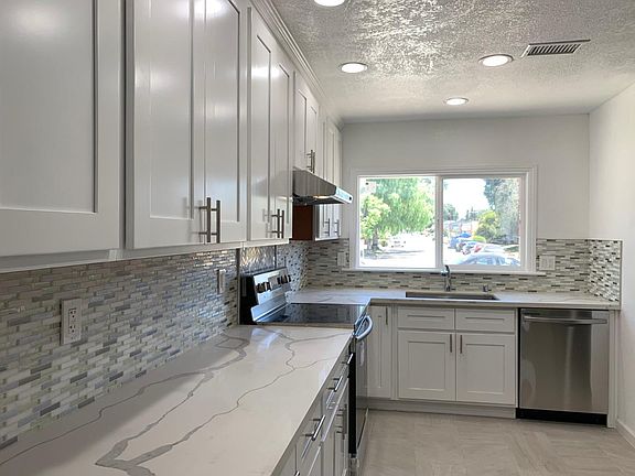 3rd image of 4725 Eagle Lake Dr