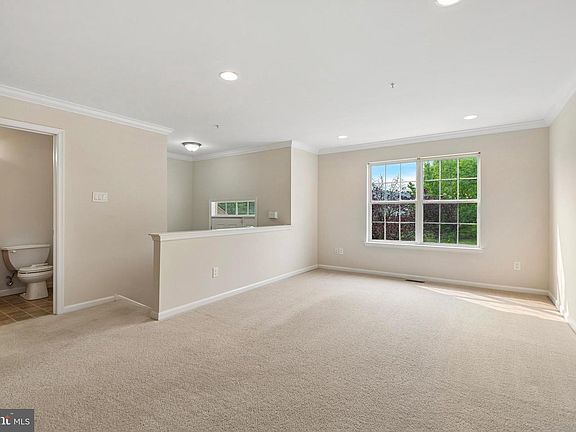 3rd image of 475 Glenn Rose Cir