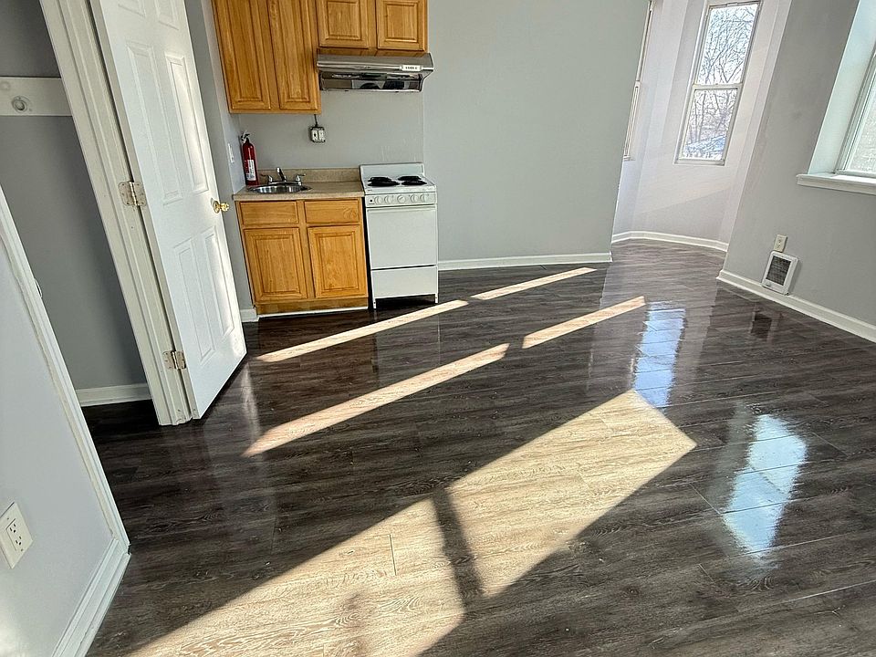 1st image of 2031 W Ontario St #11479815