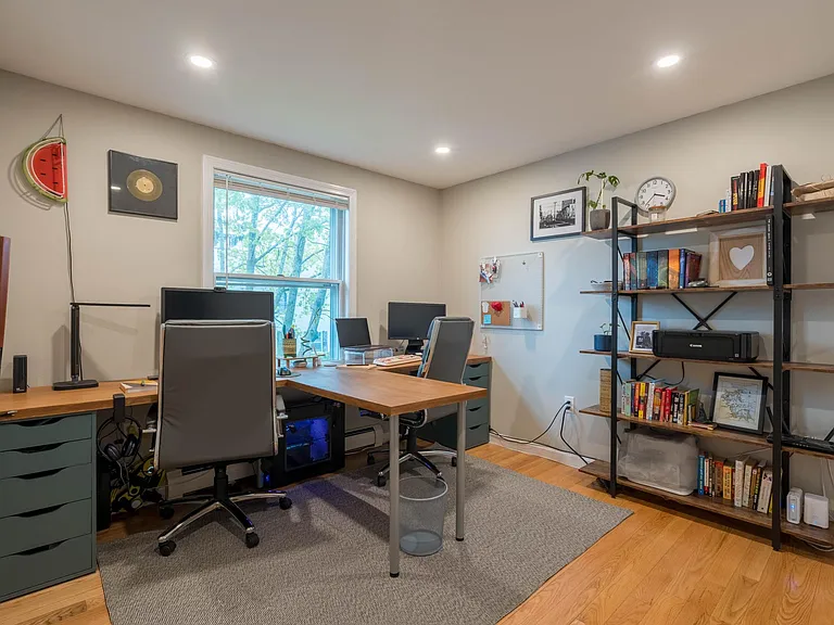 35 Putnam St — Photo 15