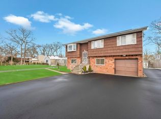 5494 Expressway Dr S #1, Holtsville, NY 11742