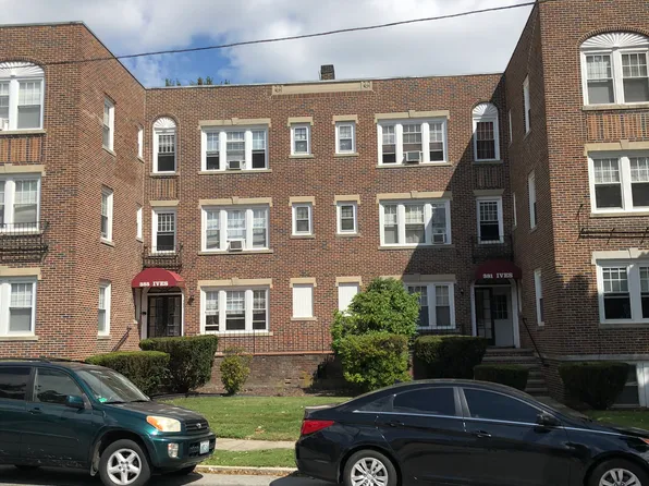 385 Ives St, Providence, RI 02906