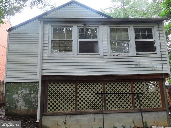 5th image of 3849 Halley Ter SE