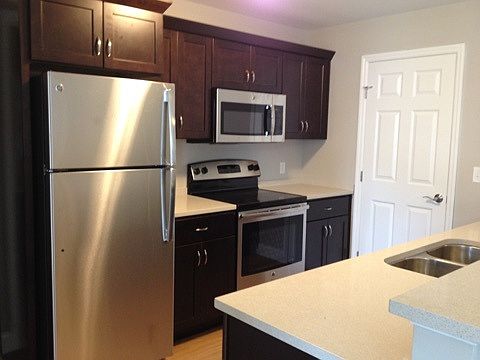 3rd image of 100 Stillwater Dr S