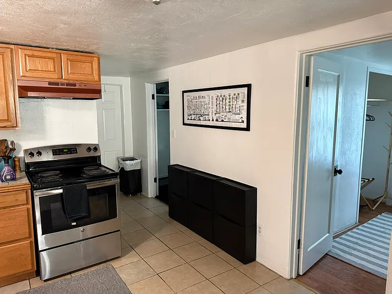 557 Jefferson St — Photo 17