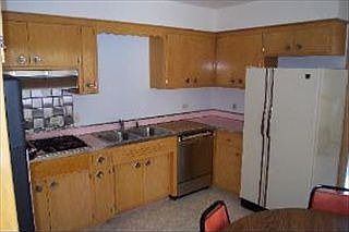 4th image of 10042 S Sawyer Ave