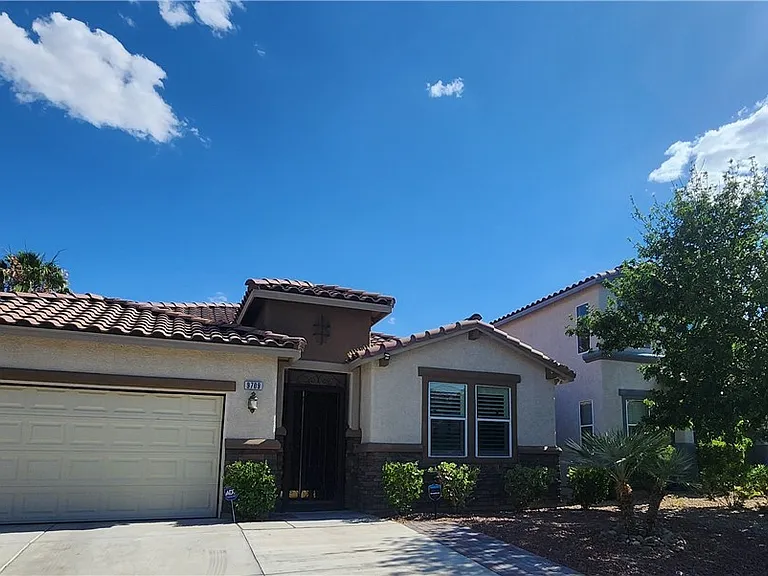 9709 Hawk Cliff Ave — Photo 2