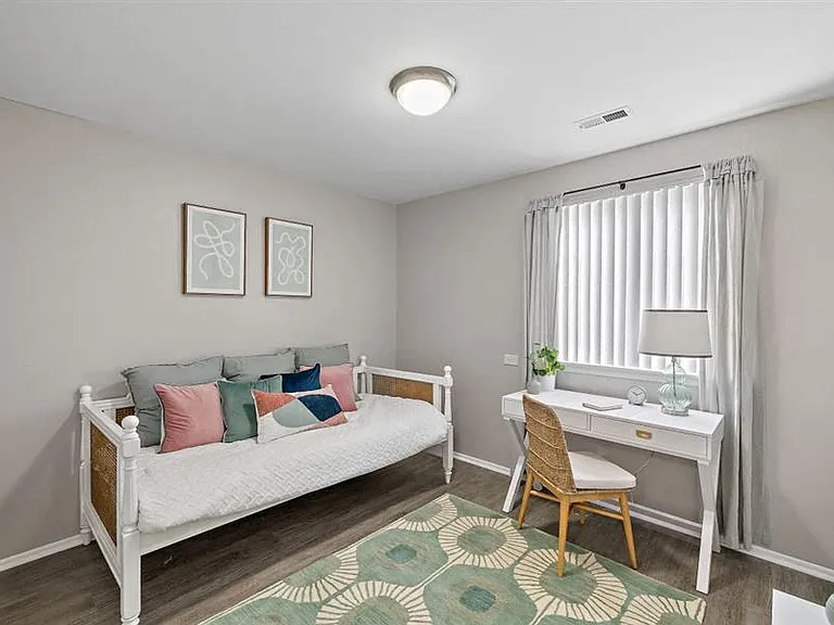 Residences at Grand Blanc Apartments - Grand Blanc, MI — Photo 18