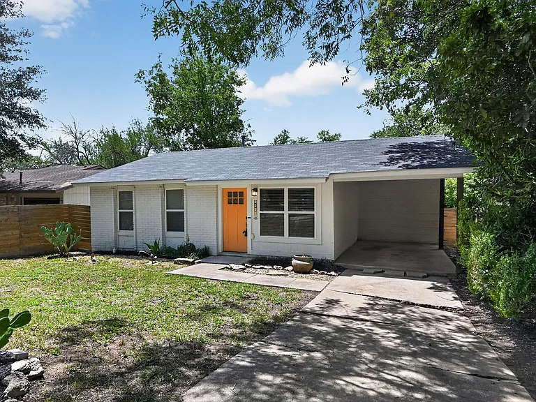 2321 Lakehurst Dr — Photo 32