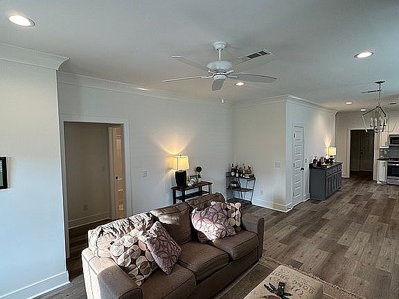 5th image of 308 Hamilton Ct