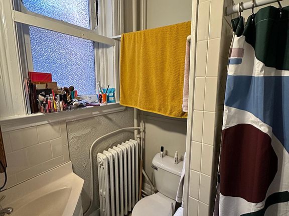 5th image of 226 W McMillan St APT 1
