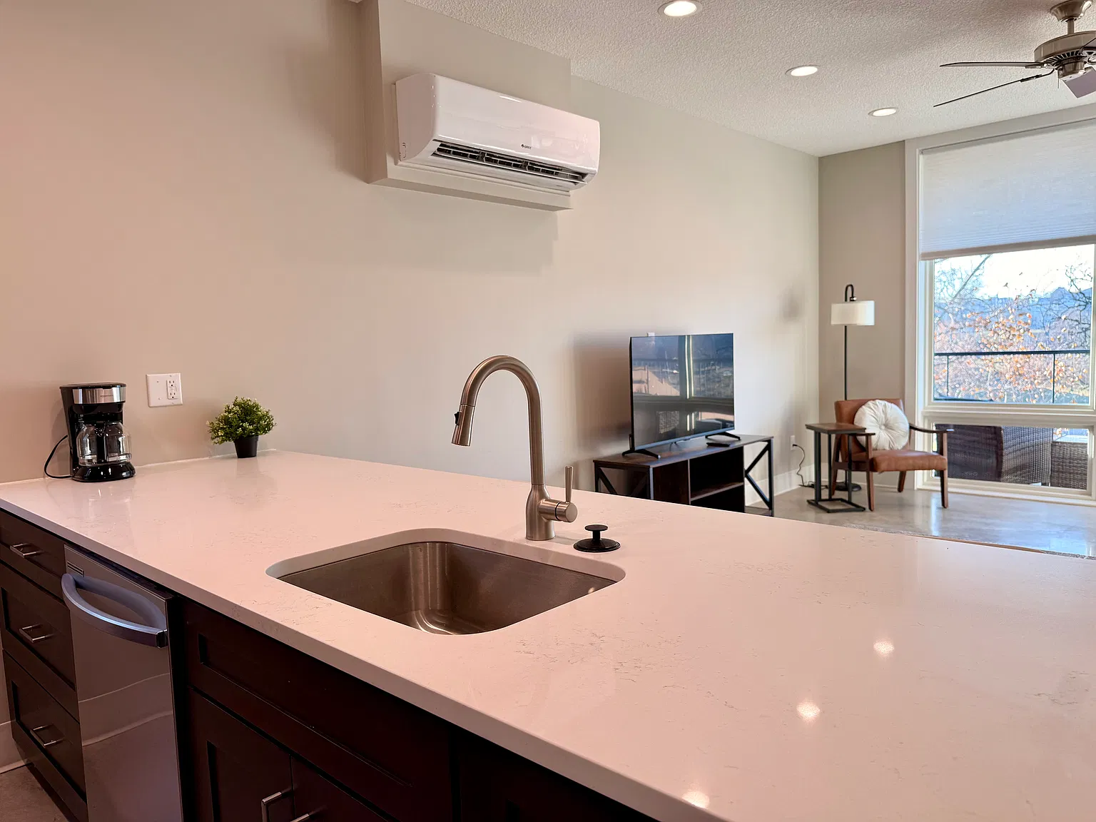 2 bed, 1050 sqft, $1,995 — Photo 4